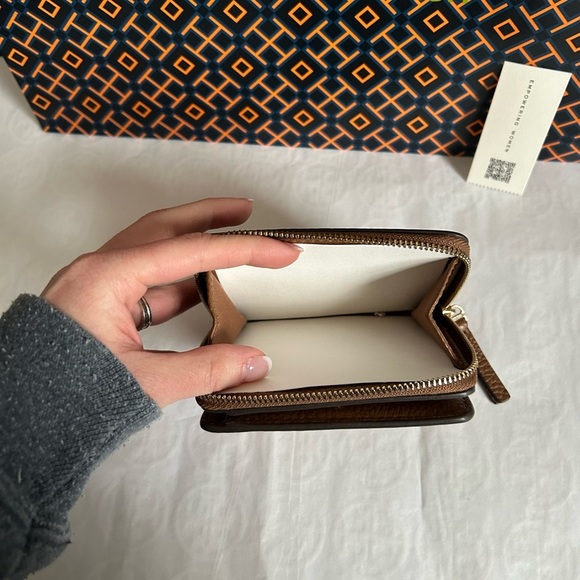 Tory Burch Britten Bifold Wallet Moose Gold Brown Tan - Picture 7 of 7